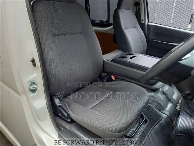 Toyota HiAce 2021 White