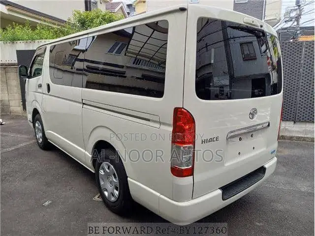 Toyota HiAce 2021 White