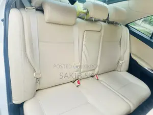 টয়োটা প্রিমিয়ো ২০২০ পার্ল