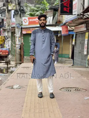 বাইক ডেলিভারি ম্যান