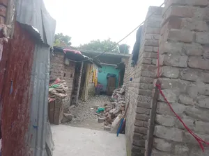 ছোট বনগ্রাম-এ ৩ বেডরুমের বাড়ি বিক্রয়ের জন্য