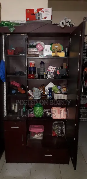 Selling at a low price, like-new dressing table