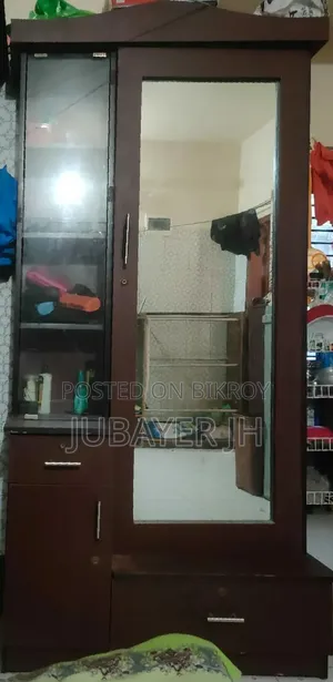 Selling at a low price, like-new dressing table