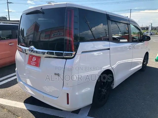 Toyota Noah 2021 Pearl