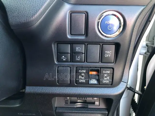 Toyota Noah 2021 Pearl
