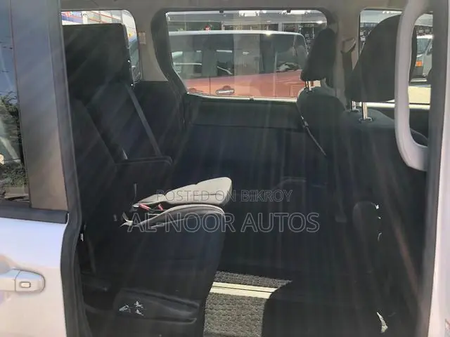Toyota Noah 2021 Pearl