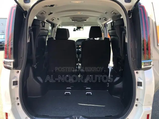 Toyota Noah 2021 Pearl