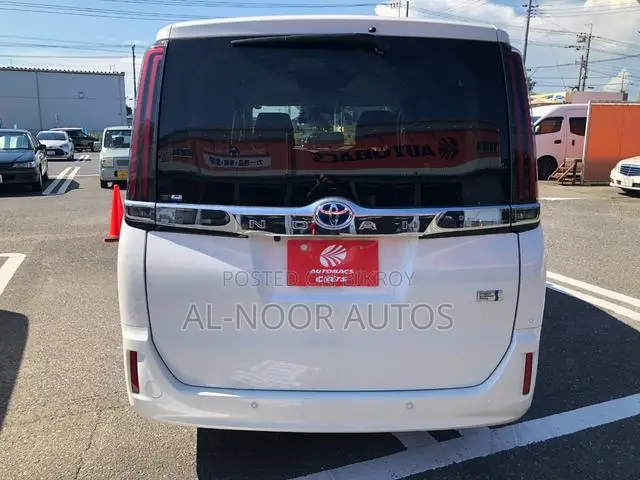 Toyota Noah 2021 Pearl