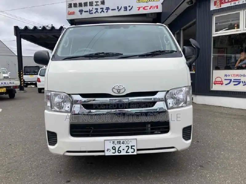 Toyota HiAce 2021 White