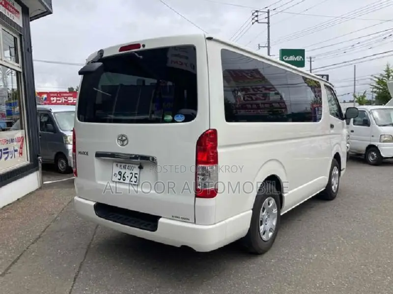 Toyota HiAce 2021 White