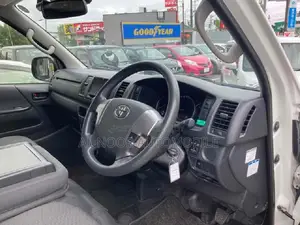 Toyota HiAce 2021 White