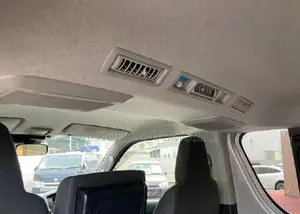 Toyota HiAce 2021 White