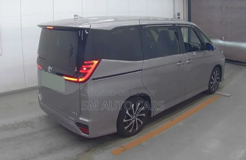 Toyota Noah 2023 Gray