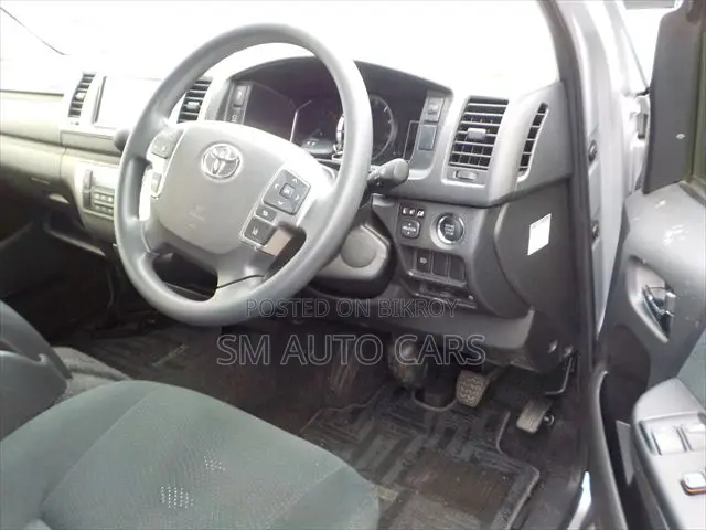 Toyota HiAce 2022 Silver