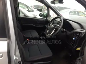 Toyota Noah 2021 Silver