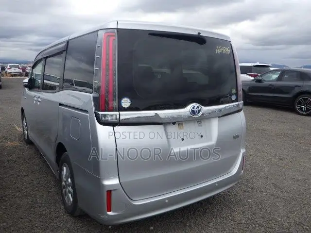 Toyota Noah 2021 Silver