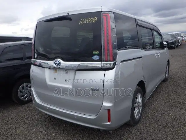 Toyota Noah 2021 Silver