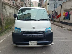 টয়োটা টাউনএস ২০১০ সাদা