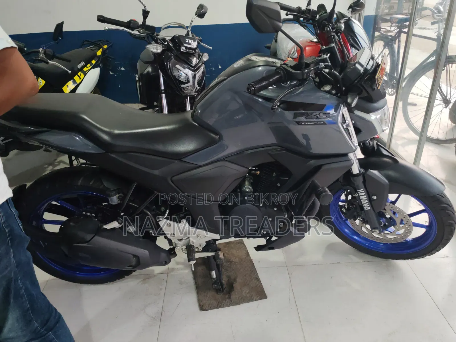 ইয়ামাহা এফজেড ২০২৫ গ্রে