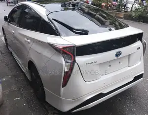 Toyota Prius 2018 Pearl