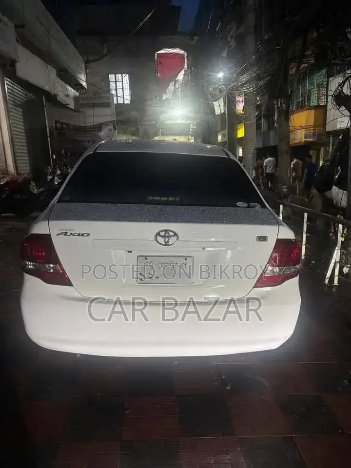টয়োটা অ্যাক্সিও ২০০৮ সাদা