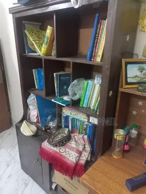 বুকশেলফ (কাঠের)