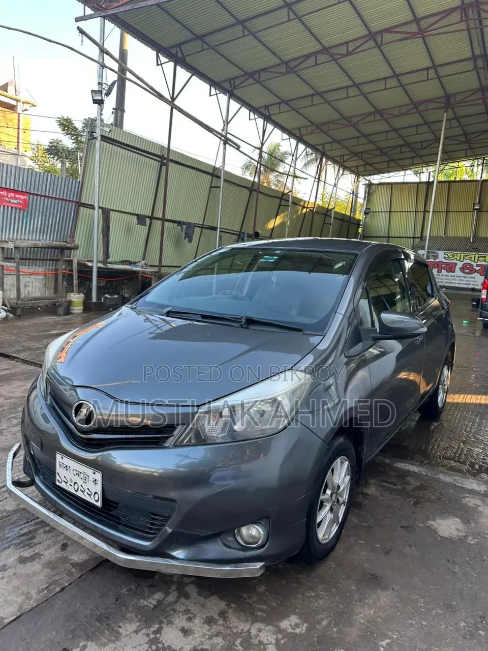 Toyota Vitz 2011 Gray