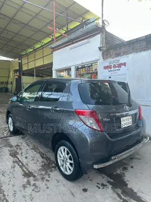 Toyota Vitz 2011 Gray