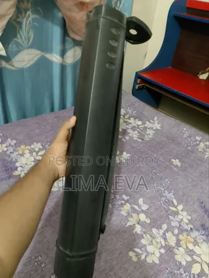 এটি একটি কালো দৈর্ঘ্যে প্রায় ২৪ ইঞ্চি থেকে ৪০ ইঞ্চি