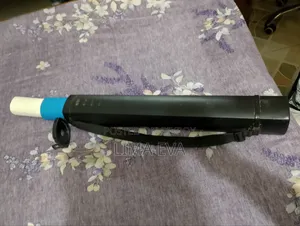 এটি একটি কালো দৈর্ঘ্যে প্রায় ২৪ ইঞ্চি থেকে ৪০ ইঞ্চি