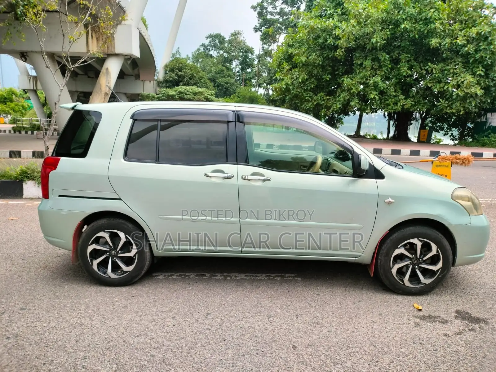 Toyota Raum 2006 Green