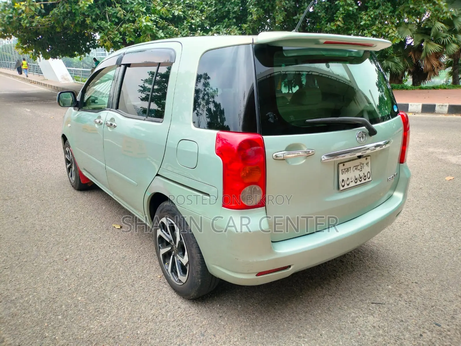 Toyota Raum 2006 Green