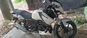 টিভিএস অ্যাপাচি আরটিআর ১৬০ ২ভি ২০১৯ সাদা