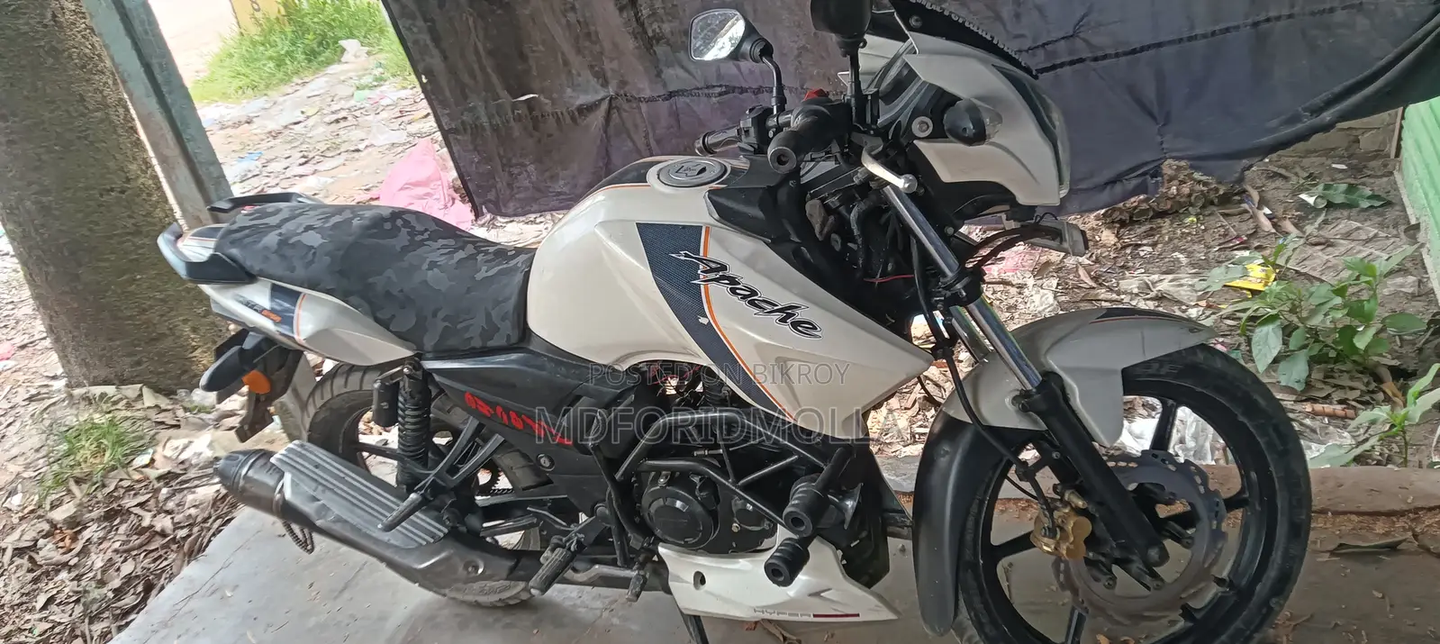 টিভিএস অ্যাপাচি আরটিআর ১৬০ ২ভি ২০১৯ সাদা
