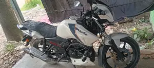 টিভিএস অ্যাপাচি আরটিআর ১৬০ ২ভি ২০১৯ সাদা