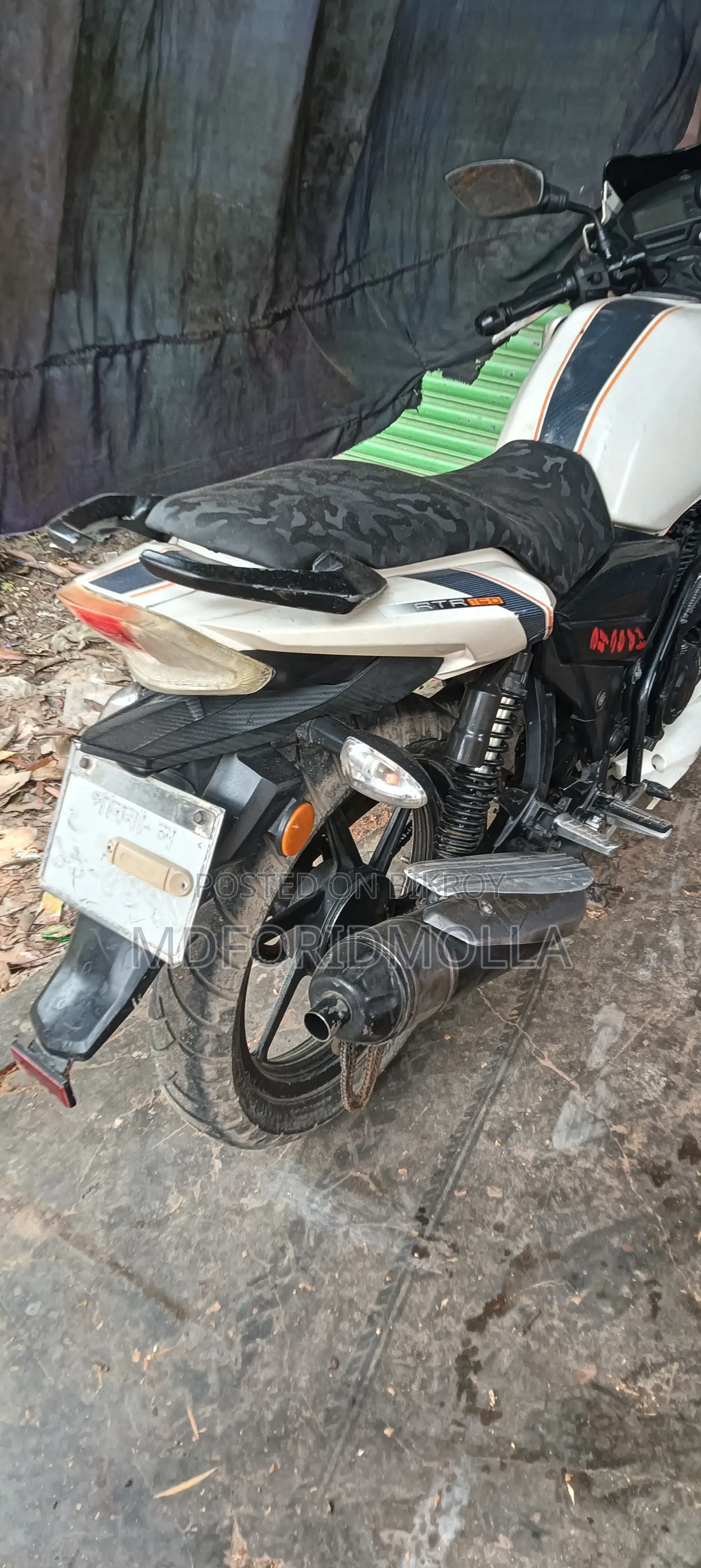 টিভিএস অ্যাপাচি আরটিআর ১৬০ ২ভি ২০১৯ সাদা