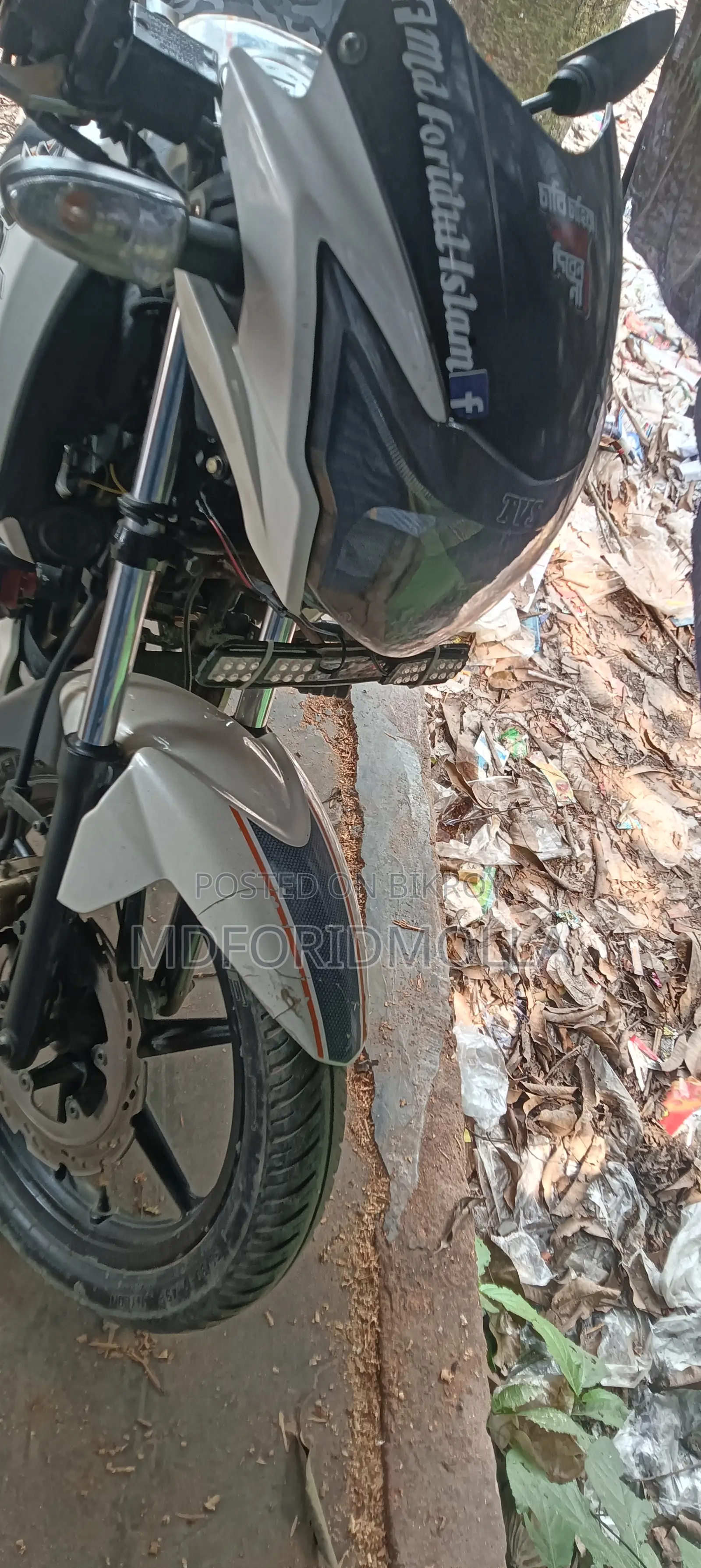টিভিএস অ্যাপাচি আরটিআর ১৬০ ২ভি ২০১৯ সাদা