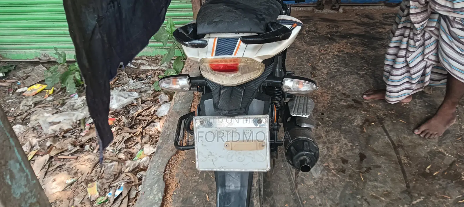 টিভিএস অ্যাপাচি আরটিআর ১৬০ ২ভি ২০১৯ সাদা
