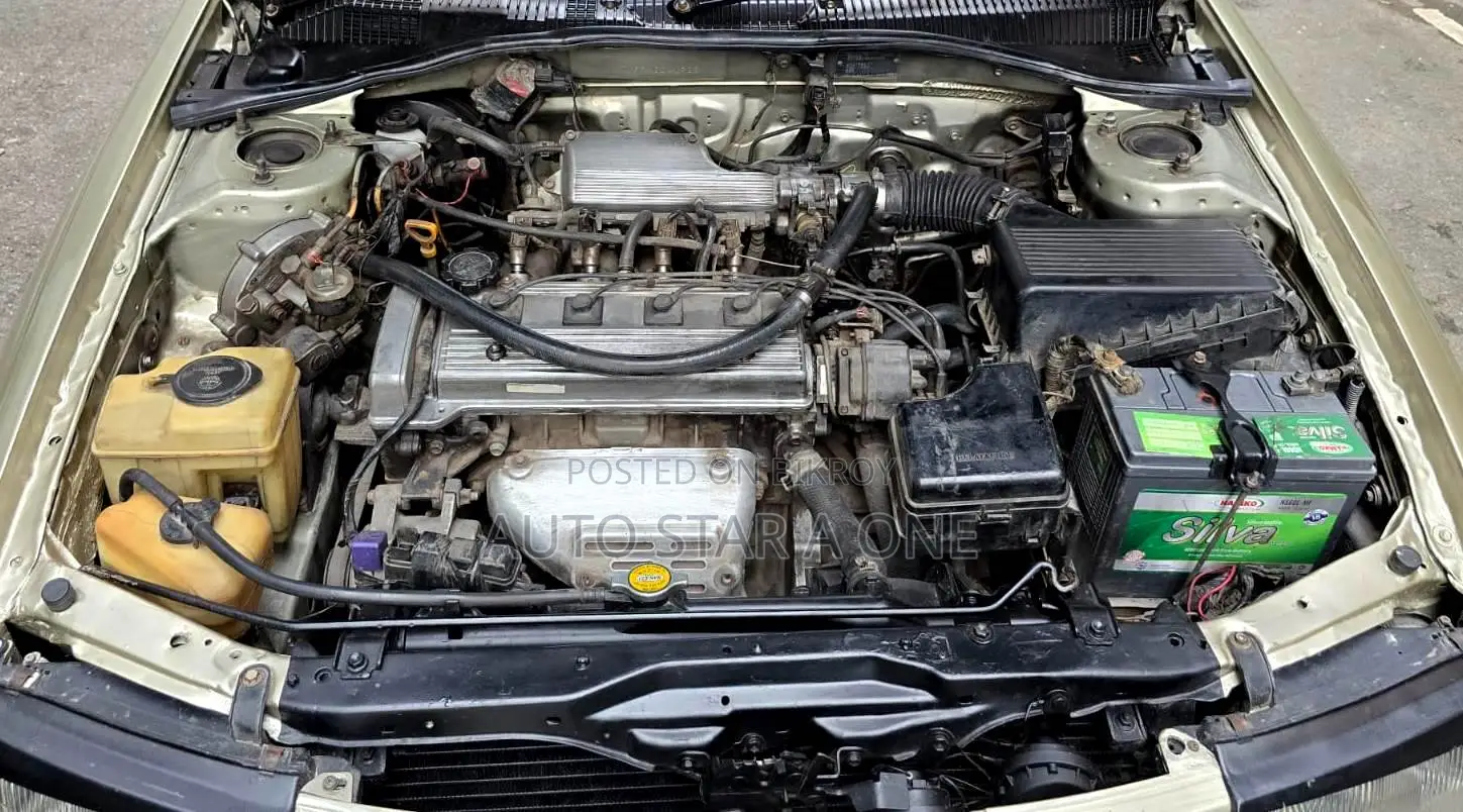 Toyota Carina 1.5 FWD Sedan 1993 Gold