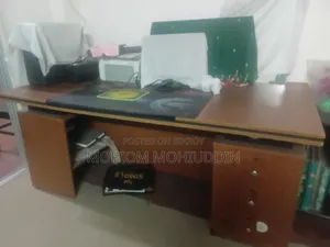 কম্পিউটার ডেস্ক
