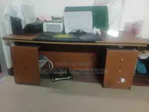 কম্পিউটার ডেস্ক