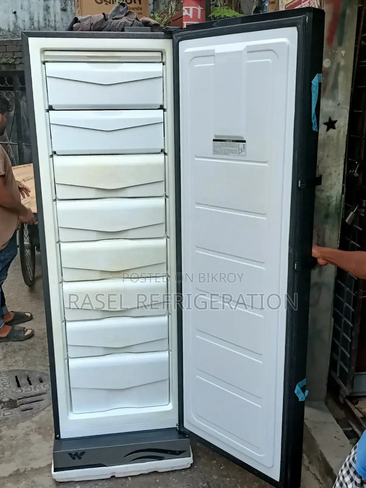 Walton WUE-3B5 Model 325 Liter Inverter Long Deep Fridge at 40% Discount