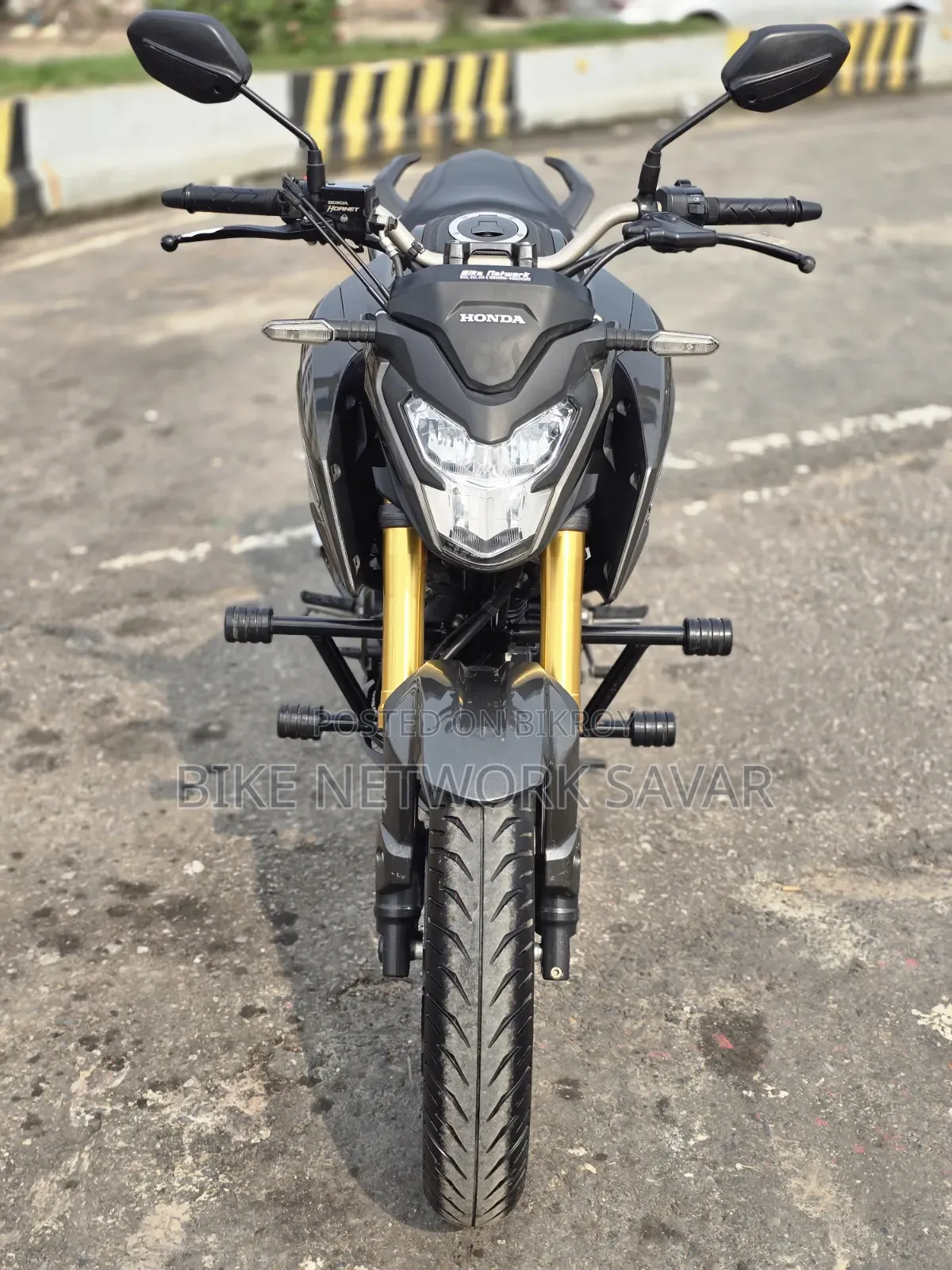 হোন্ডা হর্নেট ২০২৫ গ্রে