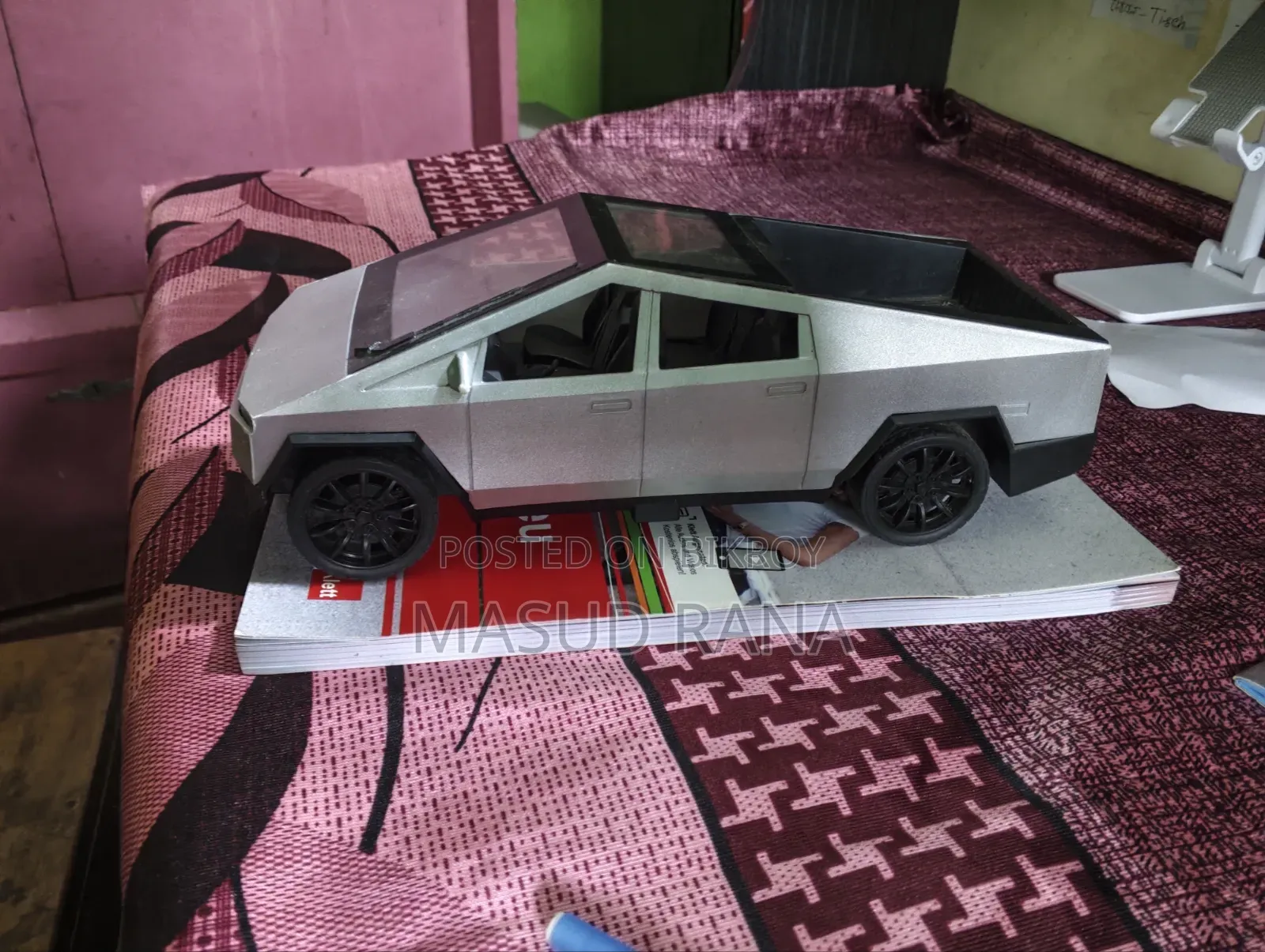 Tesla Cybertruck (Rc Car)