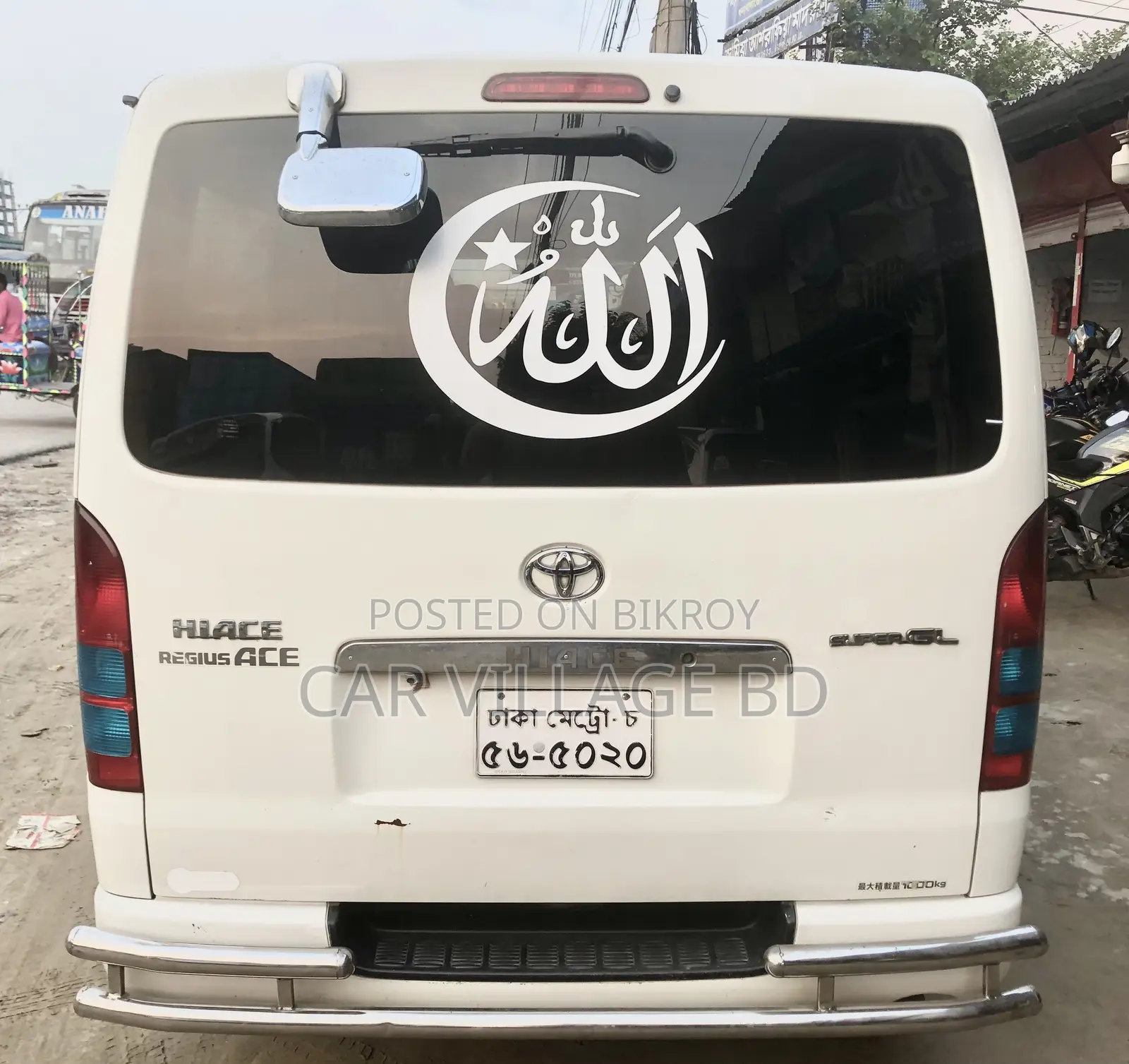 টয়োটা হাইএস ২০১৫ সাদা