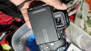 ক্যানন ইওএস ২৫০ডি ৫০মিমি লেন্স সহ