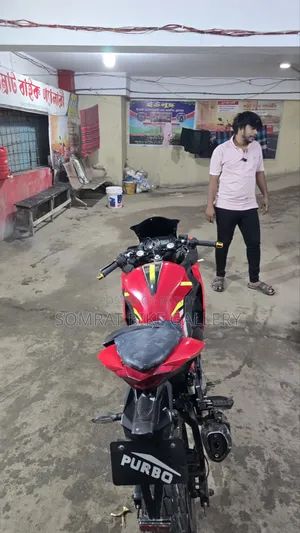 মোটরসাইকেল ২০২২ লাল