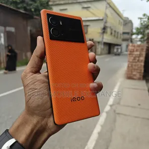 আইকিউওও ৫১২ জিবি
