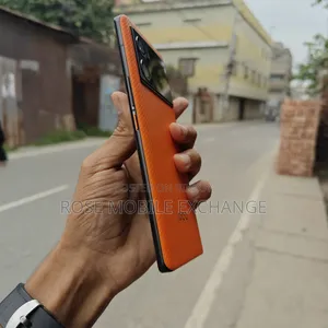 আইকিউওও ৫১২ জিবি