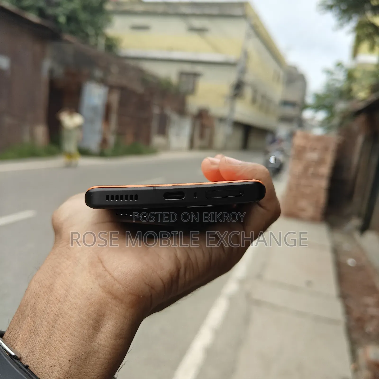 আইকিউওও ৫১২ জিবি